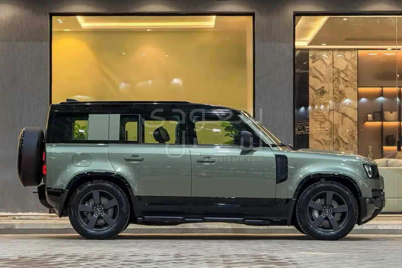 2025 لاند روفر ديفيندر اتش اس اي