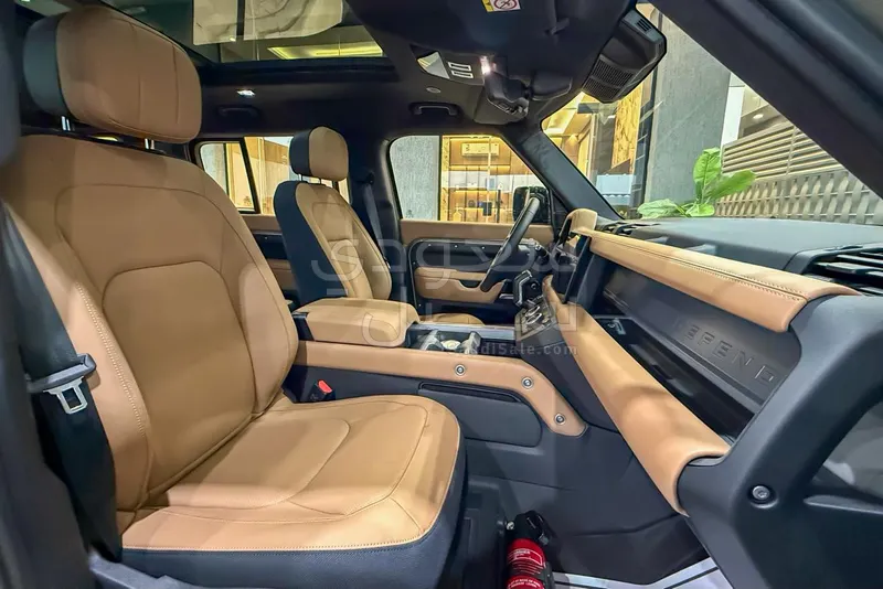 2025 لاند روفر ديفيندر اتش اس اي