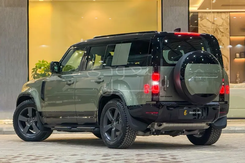 2025 لاند روفر ديفيندر اتش اس اي