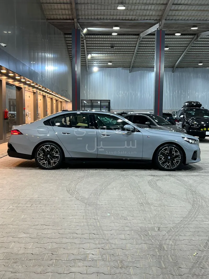 2026 بي ام دبليو الفئة الخامسة 520 أي