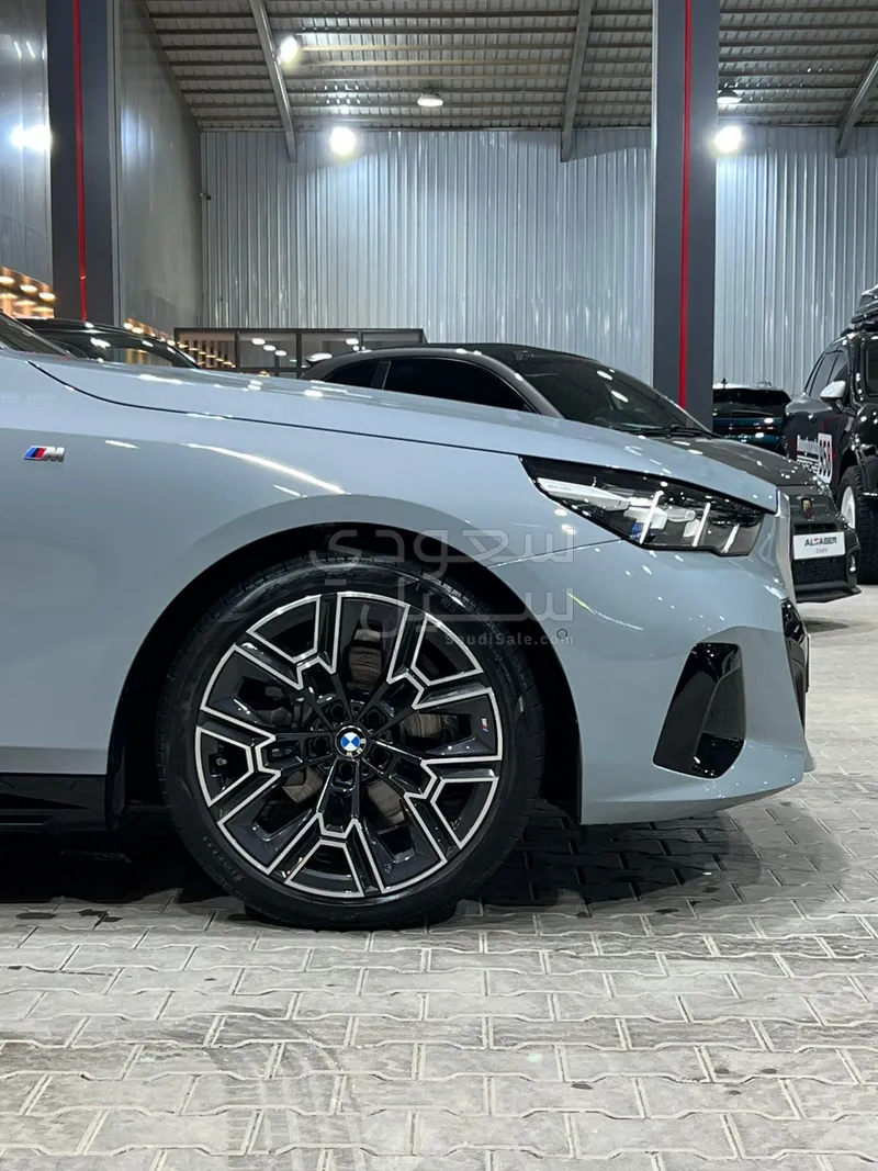 2026 بي ام دبليو الفئة الخامسة 520 أي