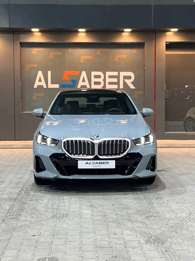 2026 بي ام دبليو الفئة الخامسة 520 أي