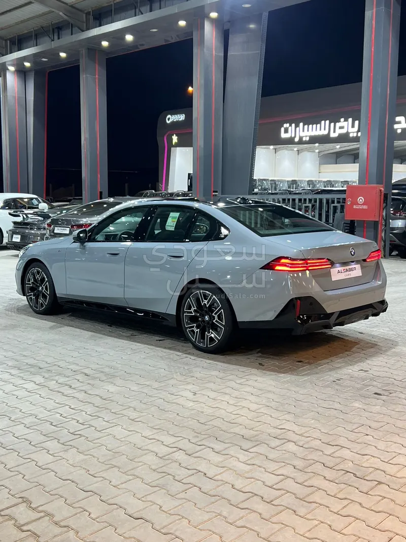 2026 بي ام دبليو الفئة الخامسة 520 أي