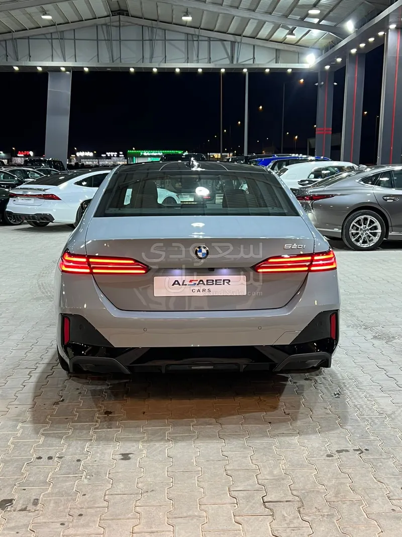 2026 بي ام دبليو الفئة الخامسة 520 أي