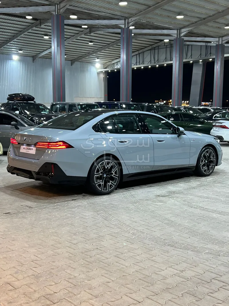 2026 بي ام دبليو الفئة الخامسة 520 أي