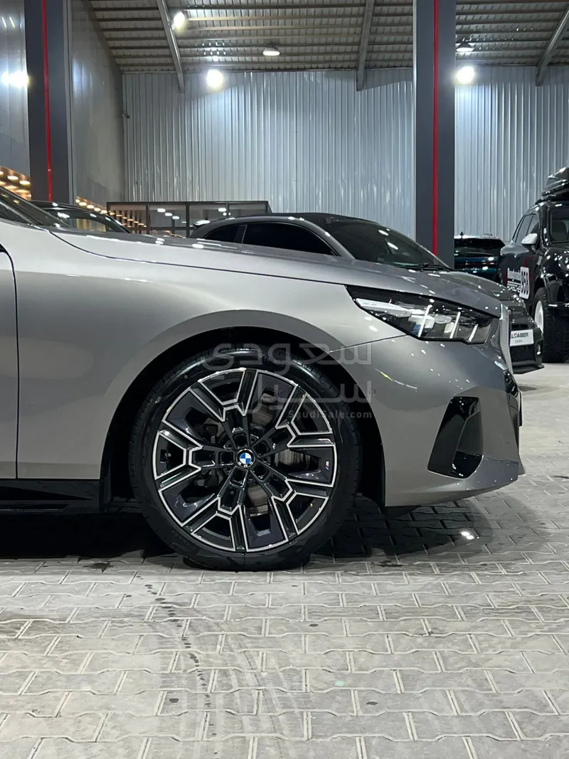 2026 بي ام دبليو الفئة الخامسة 520 أي