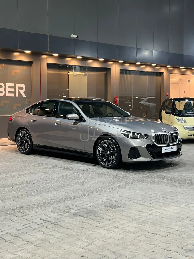 2026 بي ام دبليو الفئة الخامسة 520 أي