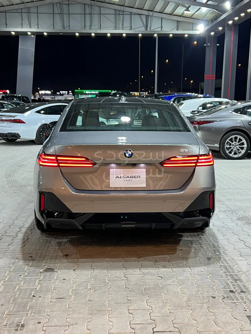 2026 بي ام دبليو الفئة الخامسة 520 أي