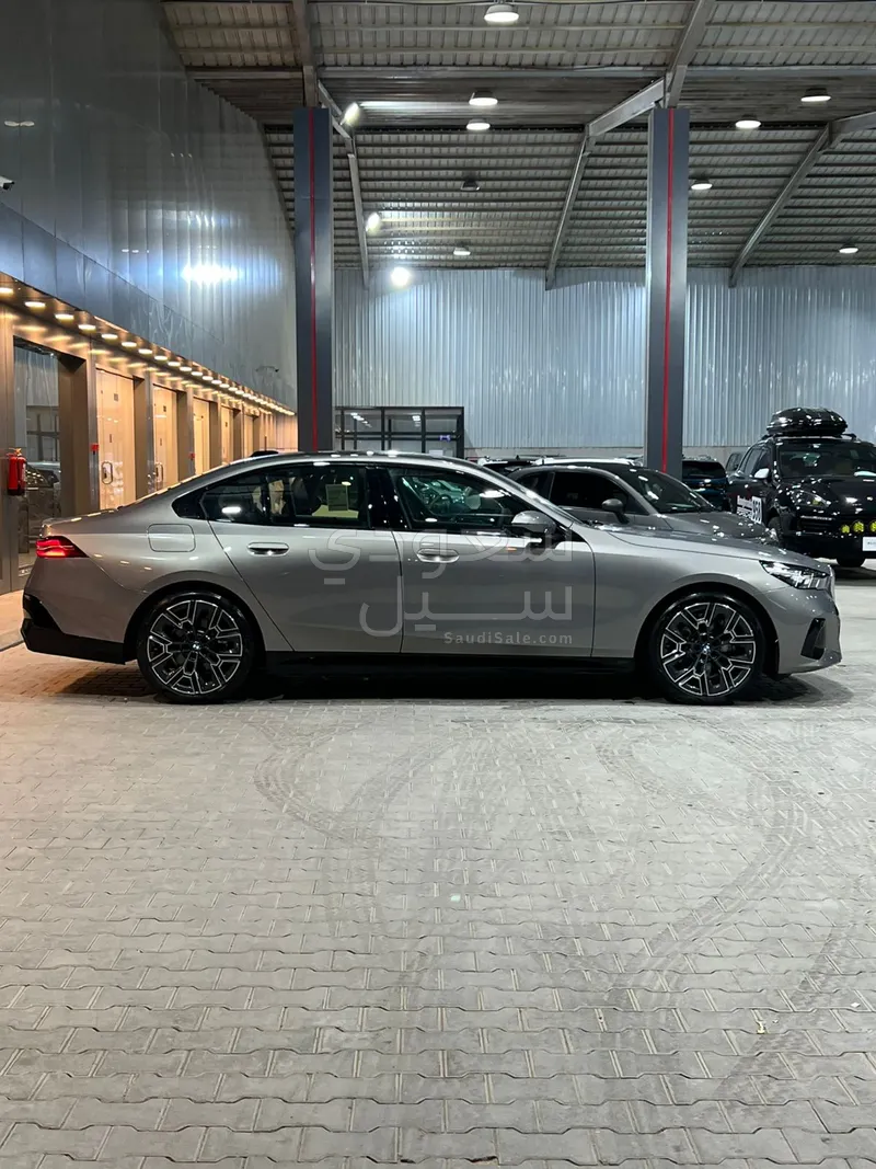 2026 بي ام دبليو الفئة الخامسة 520 أي