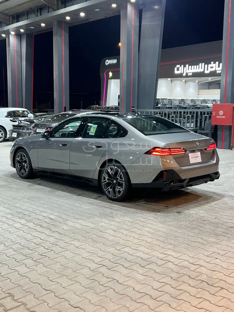 2026 بي ام دبليو الفئة الخامسة 520 أي