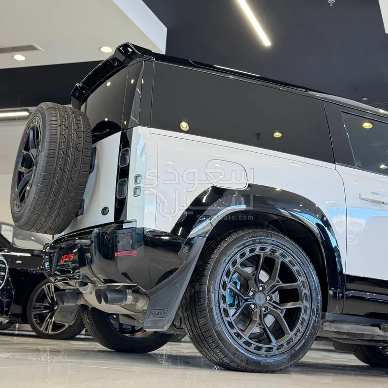 2022 لاند روفر ديفيندر 90