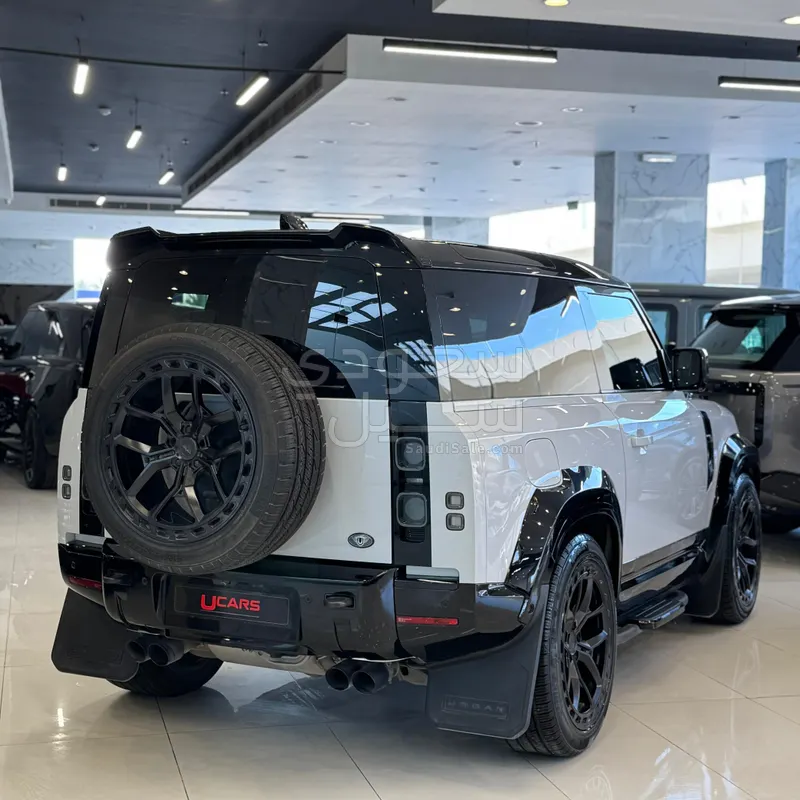 2022 لاند روفر ديفيندر 90