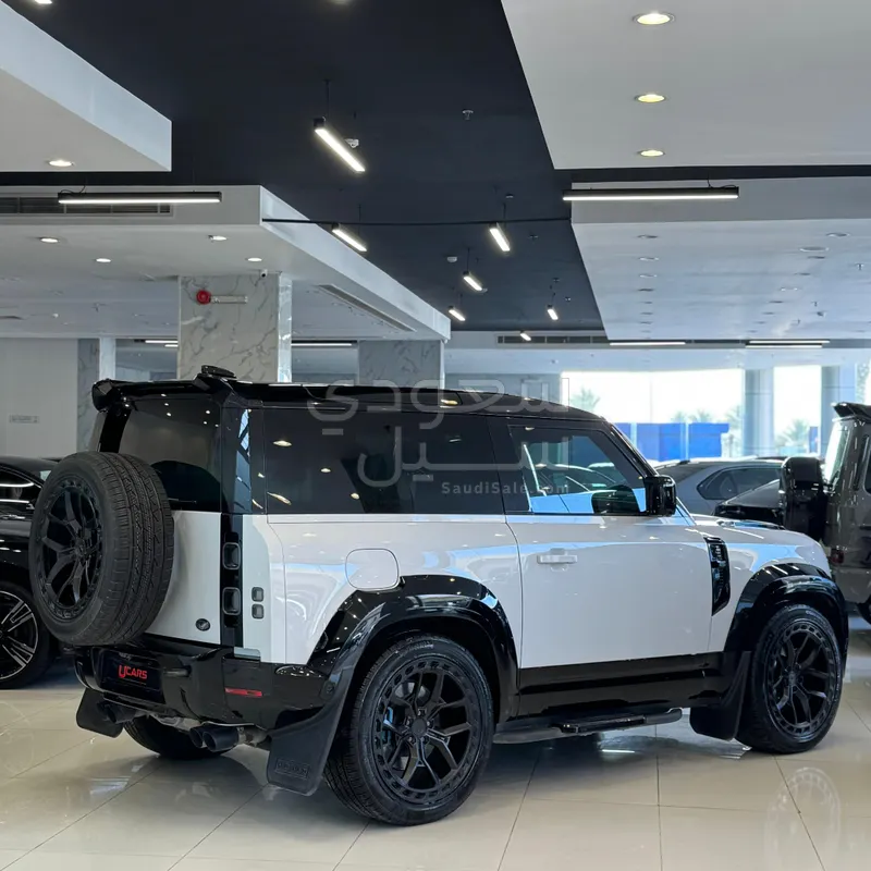 2022 لاند روفر ديفيندر 90