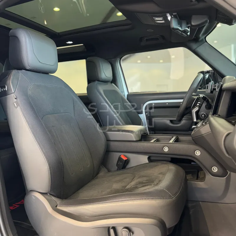 2022 لاند روفر ديفيندر 90