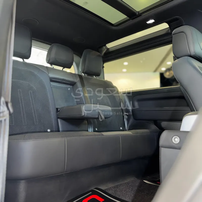 2022 لاند روفر ديفيندر 90