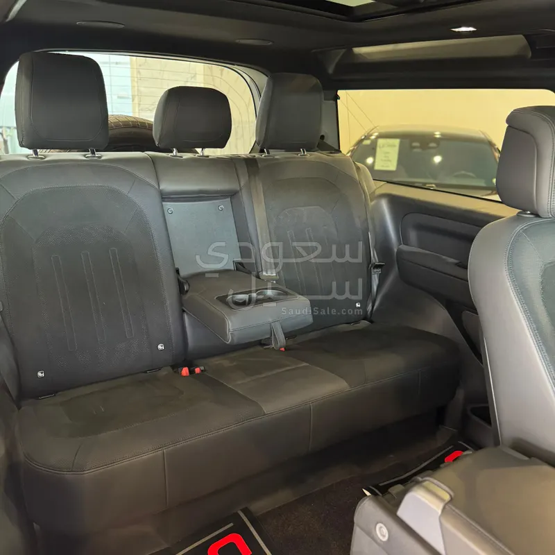 2022 لاند روفر ديفيندر 90