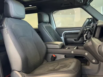 2022 لاند روفر ديفيندر 90