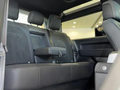 2022 لاند روفر ديفيندر 90