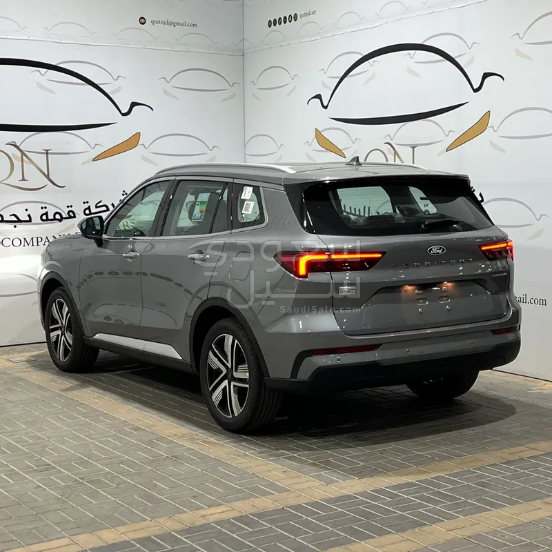 2026 فورد تيريتوري تيتانيوم بلس