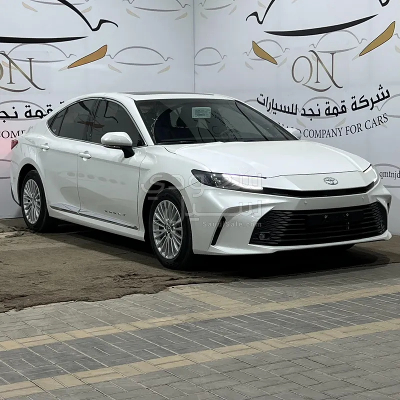 2025 تويوتا كامري ال اي
