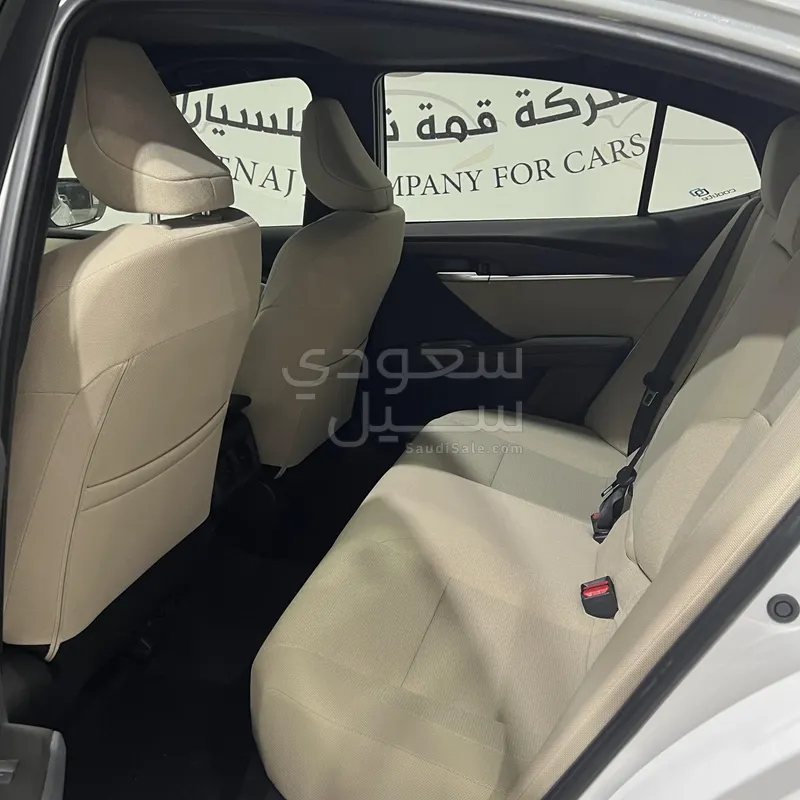 2025 تويوتا كامري ال اي