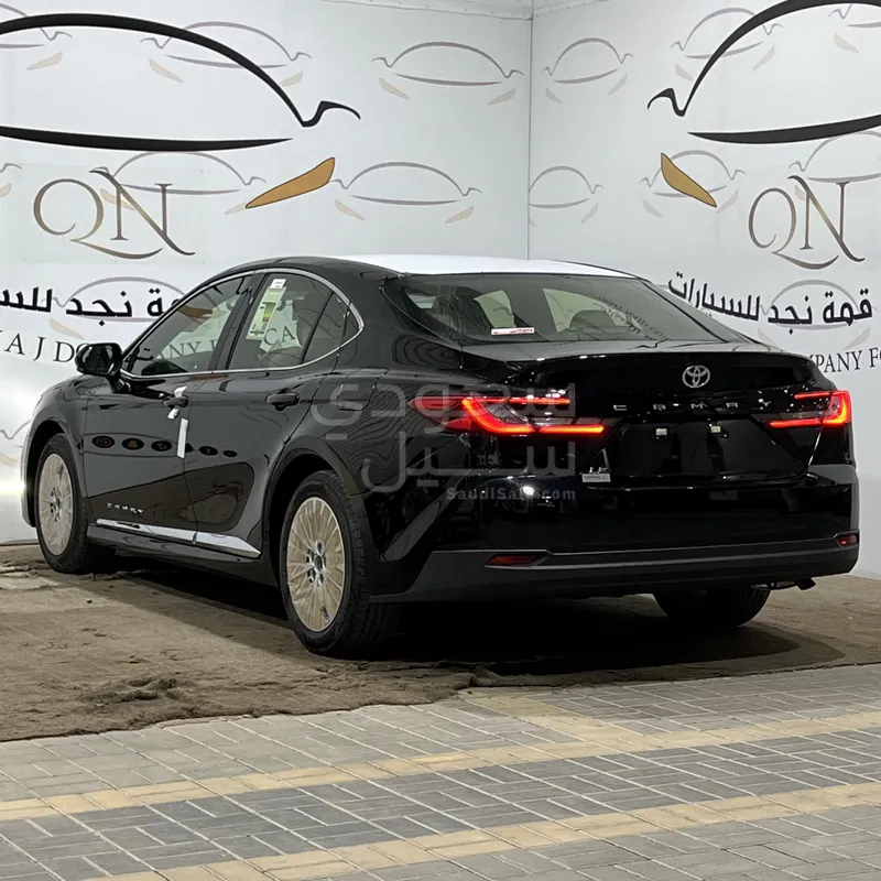 2025 تويوتا كامري ال اي