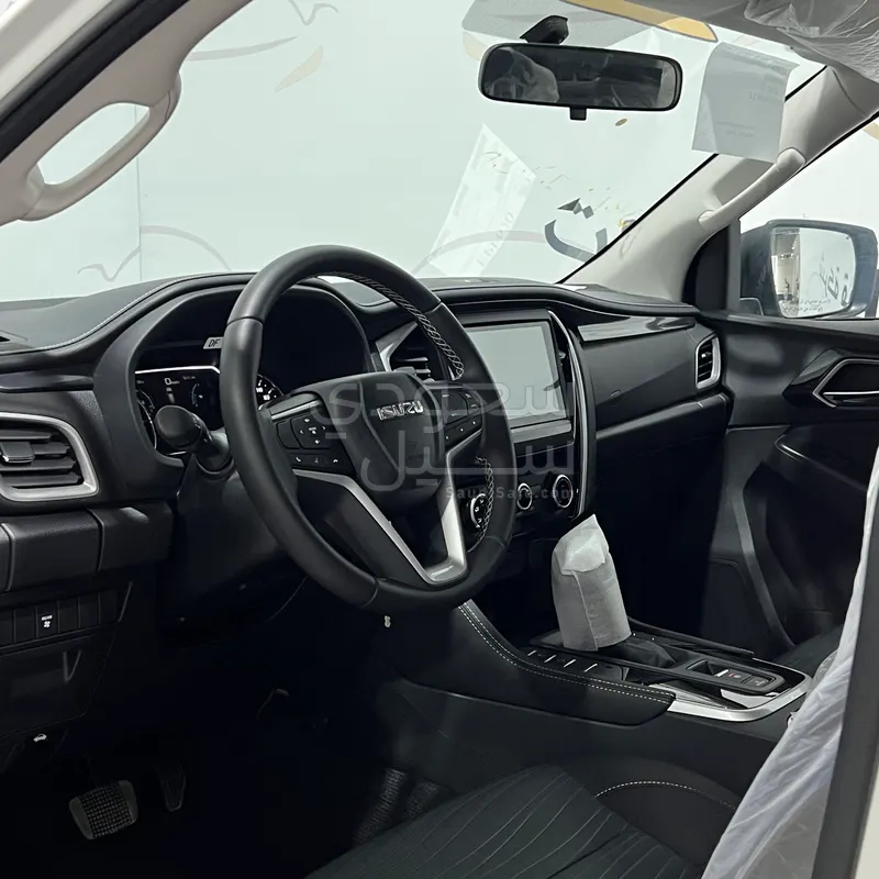 2024 ايسوزو ام يو اكس