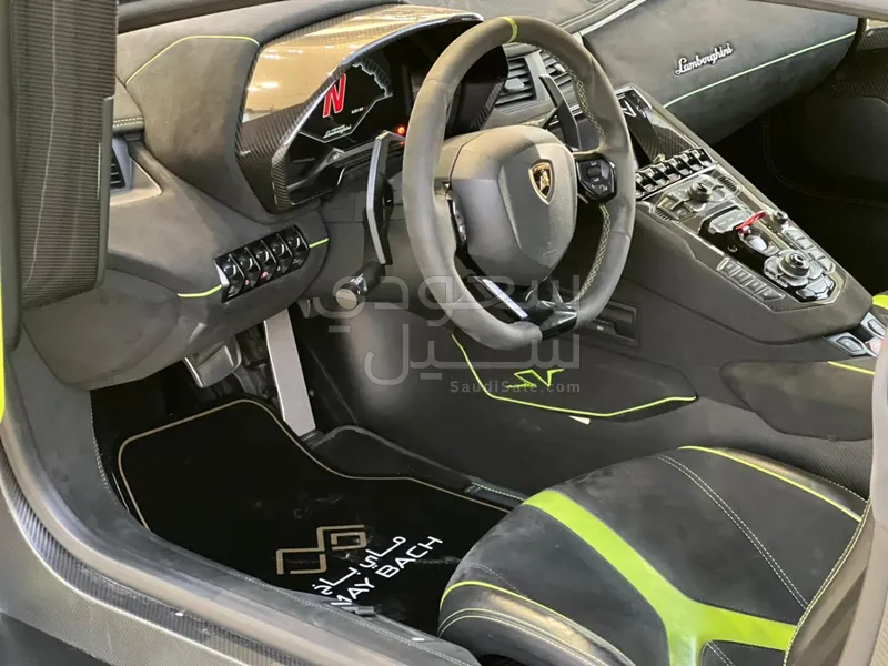 2016 لمبرجيني افنتادور اس في