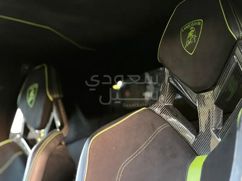 2016 لمبرجيني افنتادور اس في