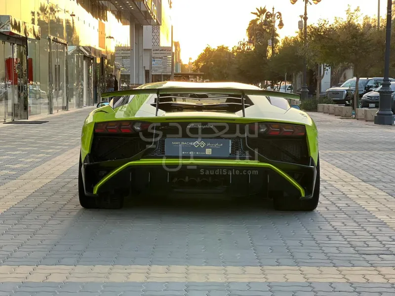 2016 لمبرجيني افنتادور اس في