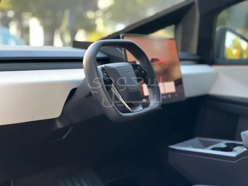 2024 تيسلا سايبر تراك