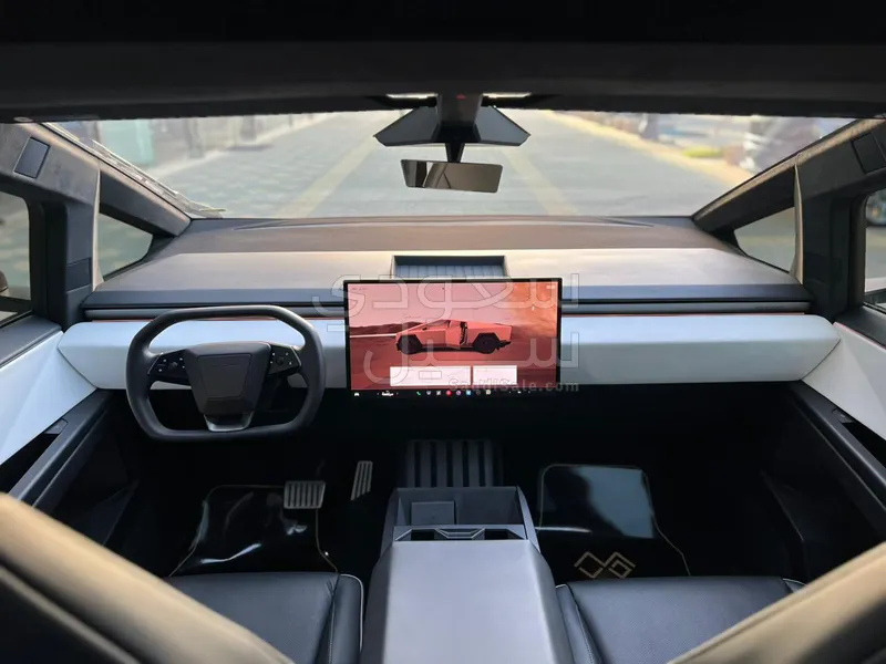 2024 تيسلا سايبر تراك