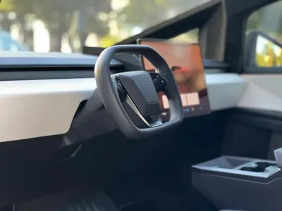 2024 تيسلا سايبر تراك