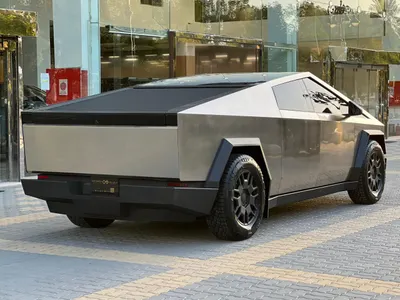 2024 تيسلا سايبر تراك