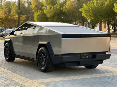 2024 تيسلا سايبر تراك