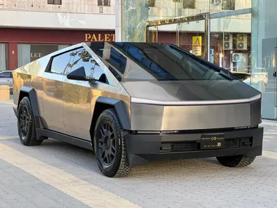 2024 تيسلا سايبر تراك