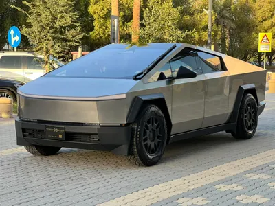 2024 تيسلا سايبر تراك