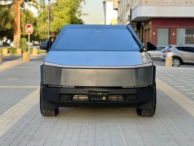 2024 تيسلا سايبر تراك