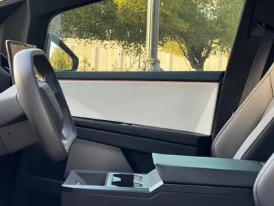 2024 تيسلا سايبر تراك