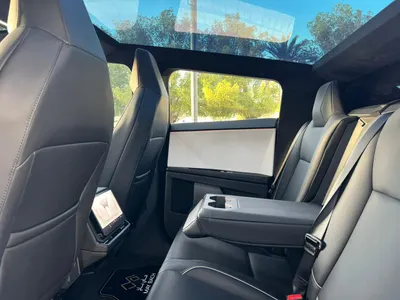 2024 تيسلا سايبر تراك