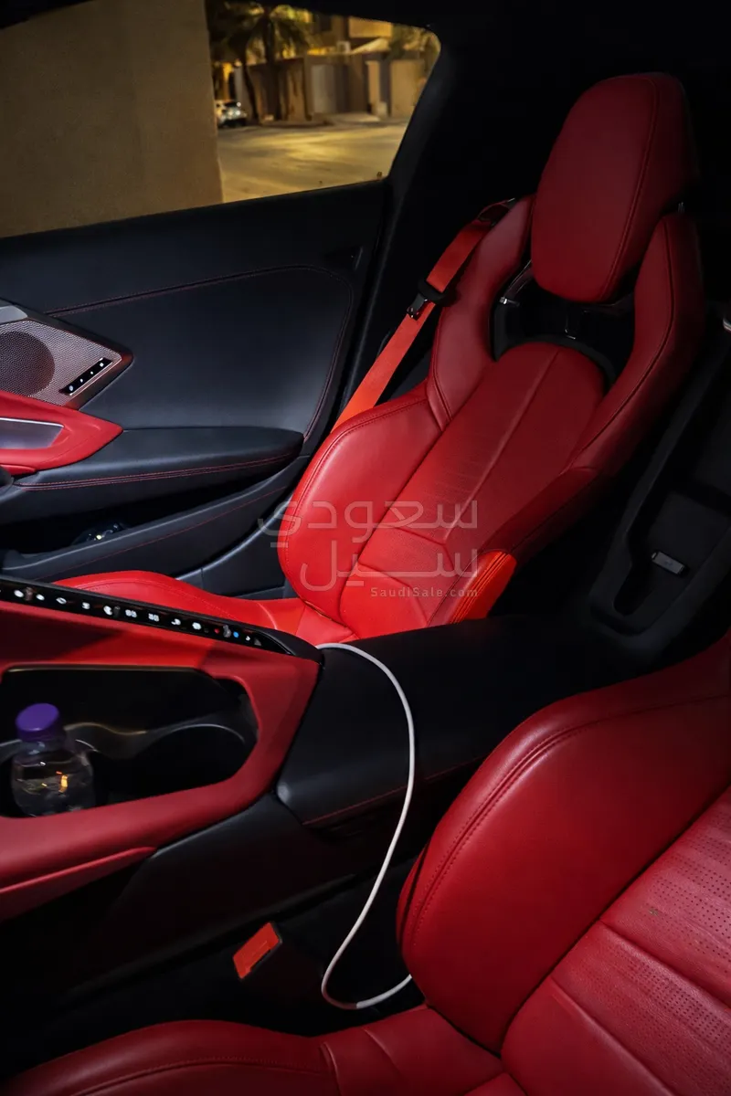 2022 شفروليه كورفيت ال تي 2 زيد 51