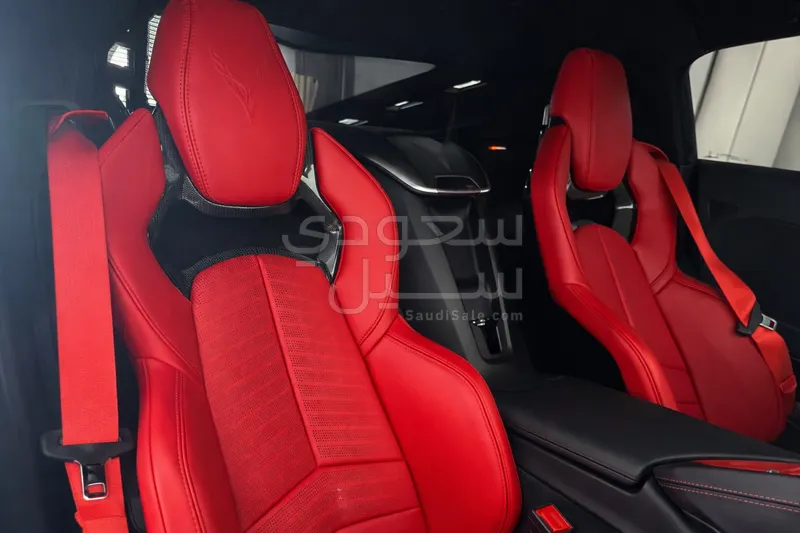 2022 شفروليه كورفيت ال تي 2 زيد 51