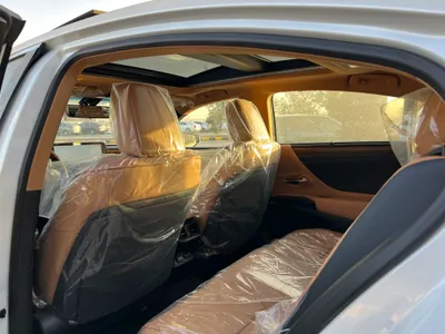 2025 لكزس آي إس 350