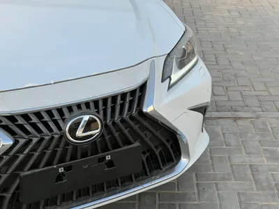 2025 لكزس آي إس 350