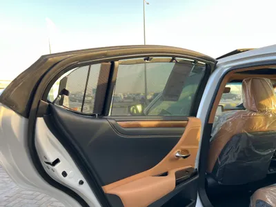 2025 لكزس آي إس 350