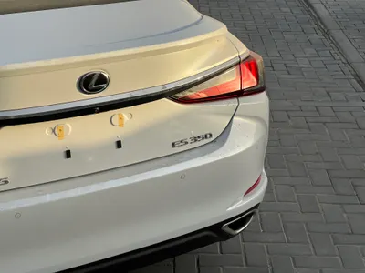 2025 لكزس آي إس 350