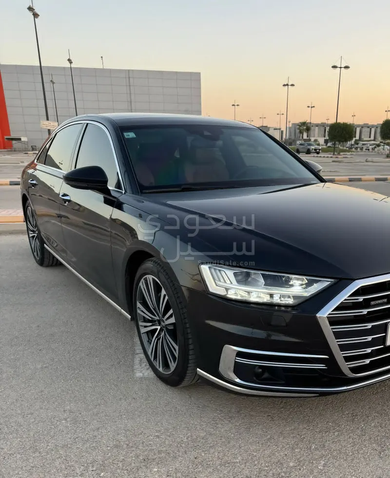 2021 اودي اي 8 ال 55تي اف اس أي