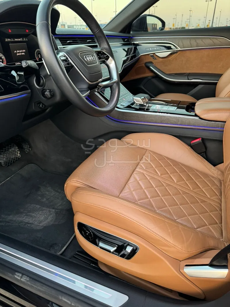 2021 اودي اي 8 ال 55تي اف اس أي