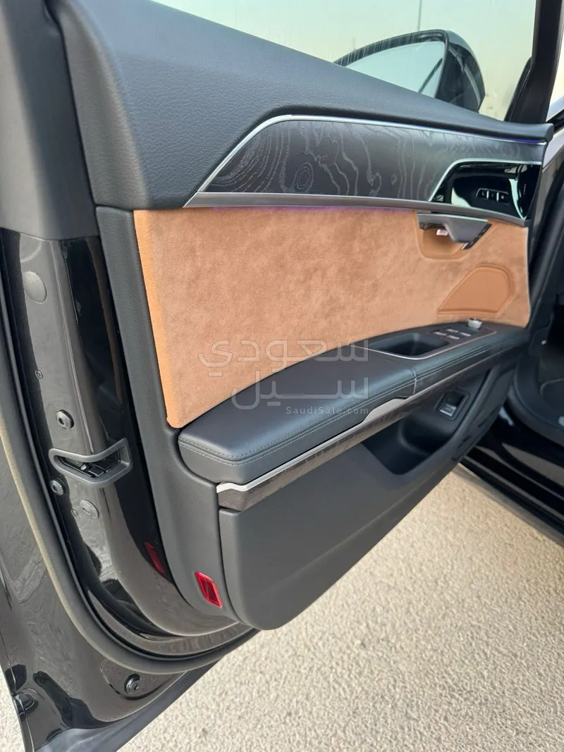 2021 اودي اي 8 ال 55تي اف اس أي