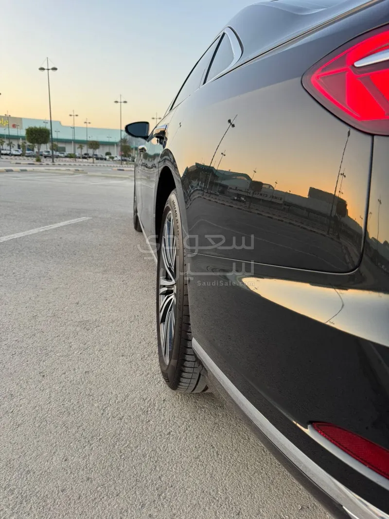 2021 اودي اي 8 ال 55تي اف اس أي